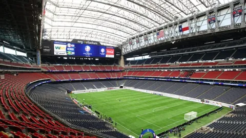 姆巴佩戏言登贝莱：赶紧吃饭啦，速度小能手！